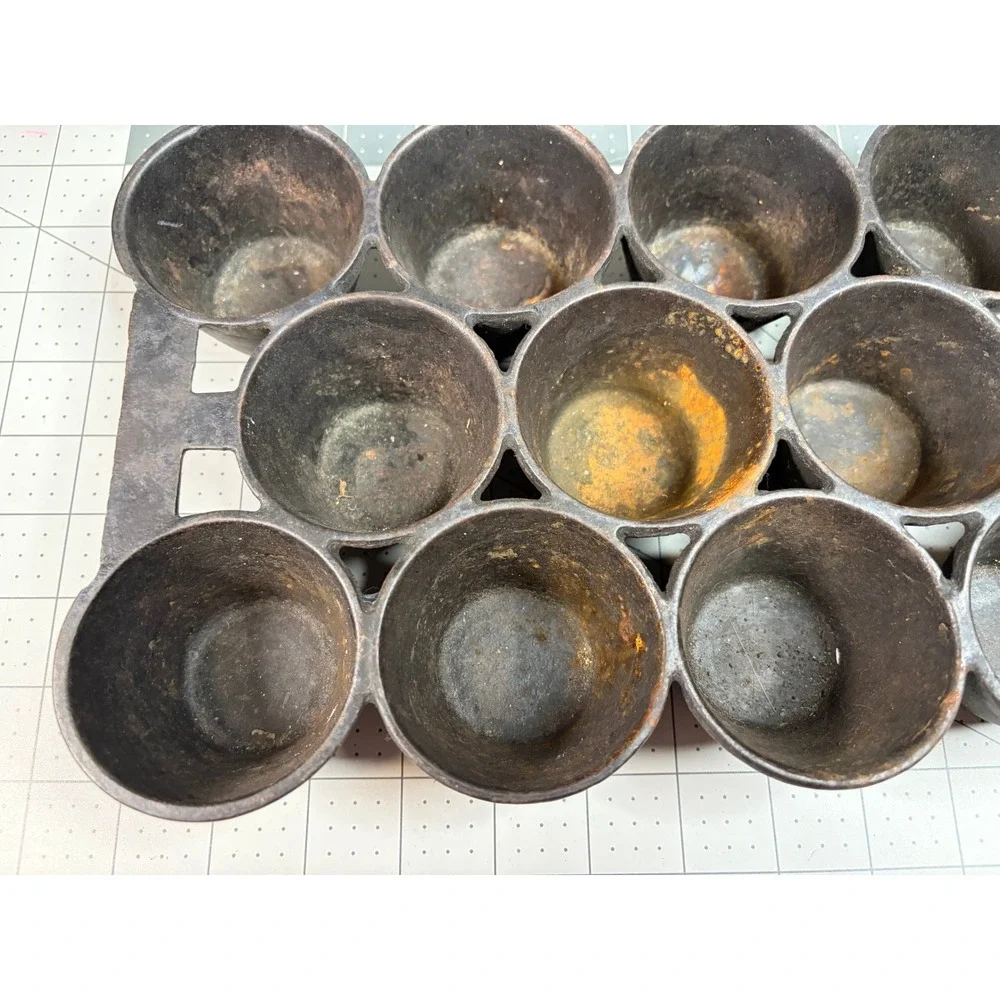 Vintage Cast Iron Popover Muffin Biscuit Pan 11 Cup No 01 B